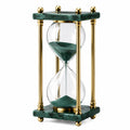Elegante Sanduhr mit Metallrahmen in Grün und Gold